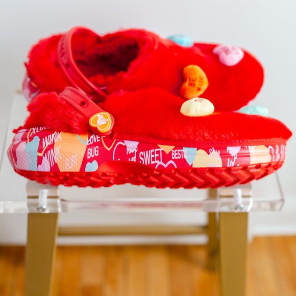 Crocs Classic Sweethearts Fur Sure Red Men 12 Valentine's Candy Collab New - Picture 2 of 11